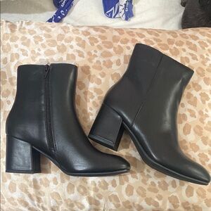 SO Black Ankle Boots with Chunky Heel